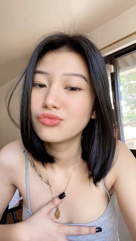 Cô em múp lồn khoe bướm đẹp cho toàn thể hội đồng dâm xem